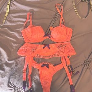 Agent Provocateur Full 3-piece Set Bra 34b garter & thong both size 2